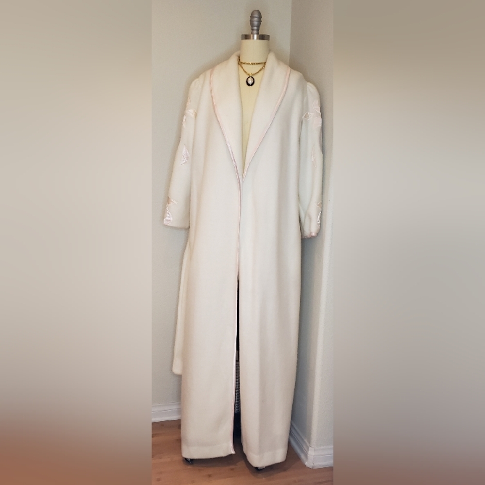 VINTAGE Natori Elegant Cream Women's Robe